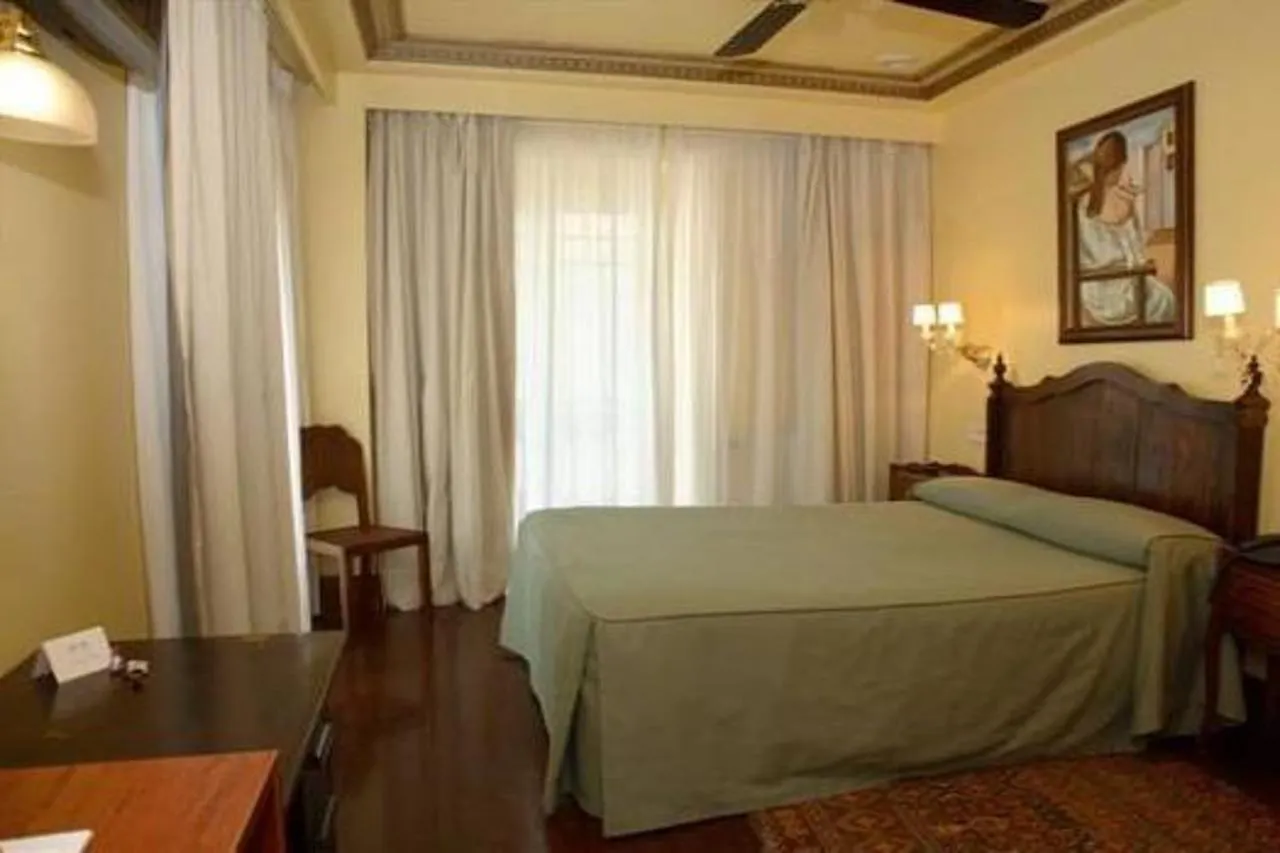 Hotel La Galería San Sebastián 2*,
